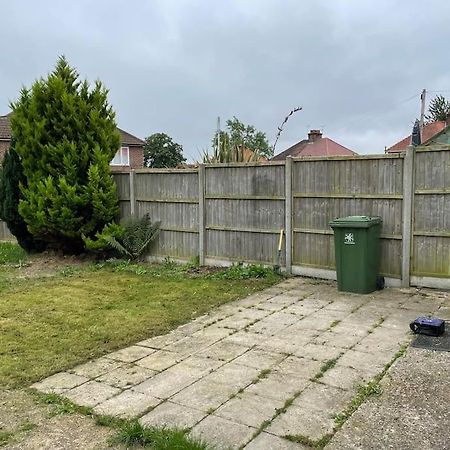 Entire Ground Floor Apartment In Watford Watford  Eksteriør bilde