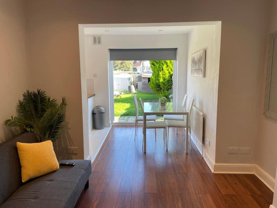 Entire Ground Floor Apartment In Watford Watford  Eksteriør bilde